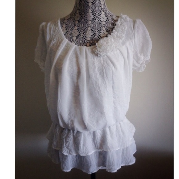 Sunny Leigh ivory crinkle top