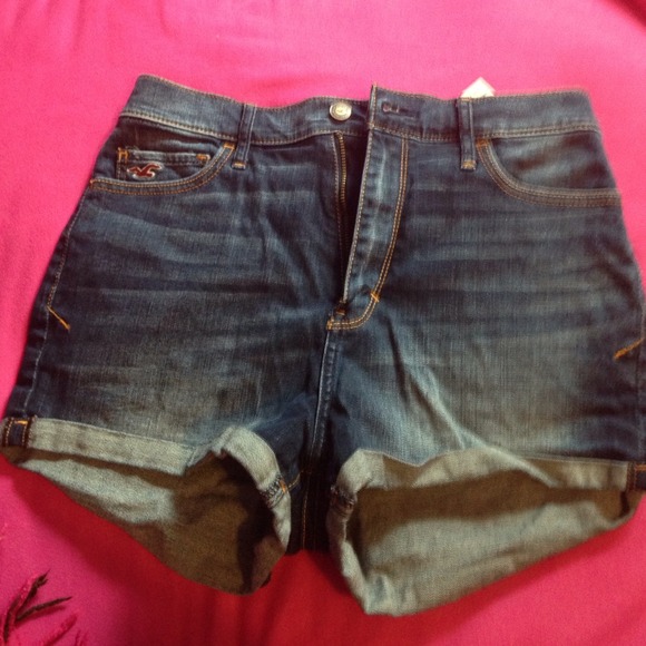 Natural-Waisted High Rise Hollister Shorts