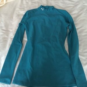 Long sleeve cold gear underarmour shirt Sz S