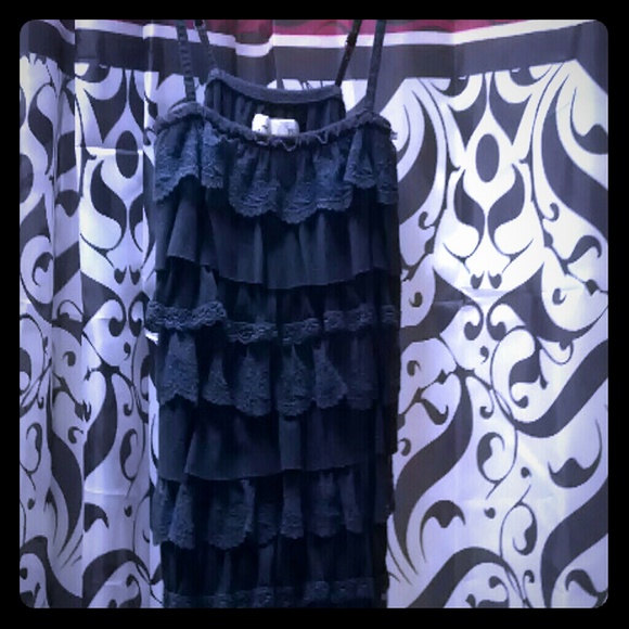 Cute dressy hollister shirt, xs barely ever worn - Picture 1 of 3