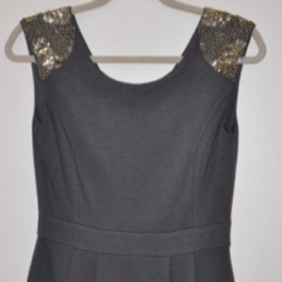 NWOT Tahari gray beaded cap sleeve dress size 2