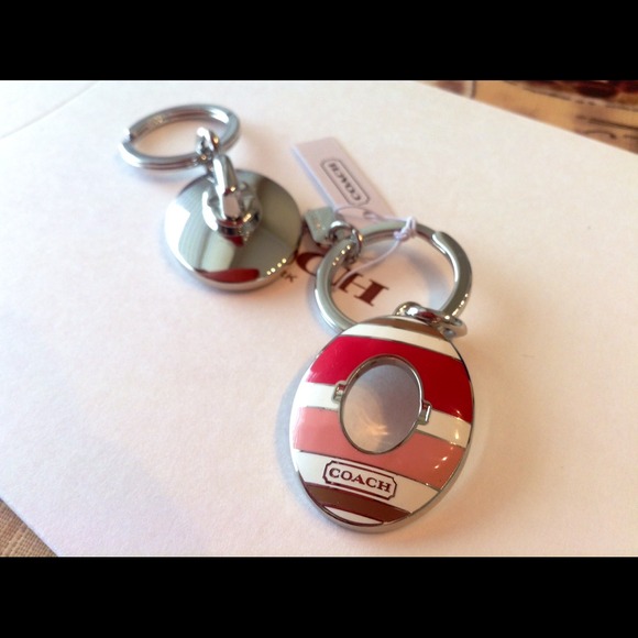 ❌❌SOLD❌❌Coach Valet Turnlock Keychain❤️ - Picture 2 of 4
