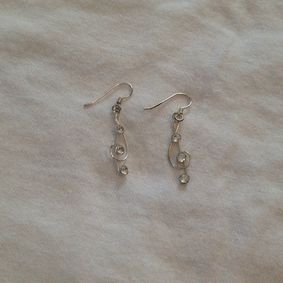 G clef earrings