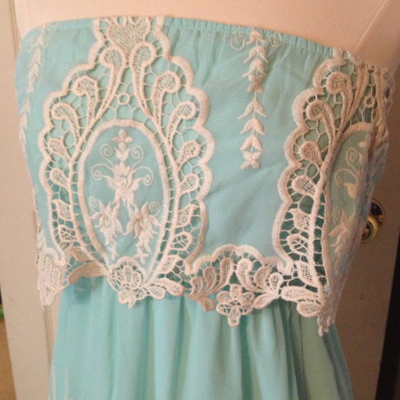 ❤GORGEOUS NWT Mint Lace Dress - Size Medium ❤ - Picture 2 of 3