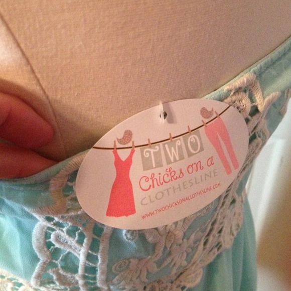 ❤GORGEOUS NWT Mint Lace Dress - Size Medium ❤ - Picture 3 of 3