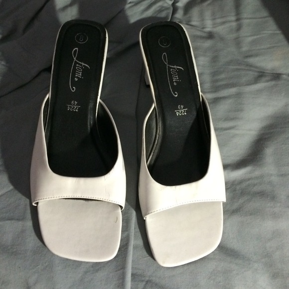 Kitten heels