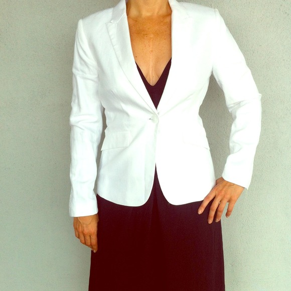 White Linen fitted blazer.