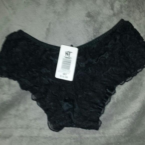 Hot Topic ruffled bottoms
