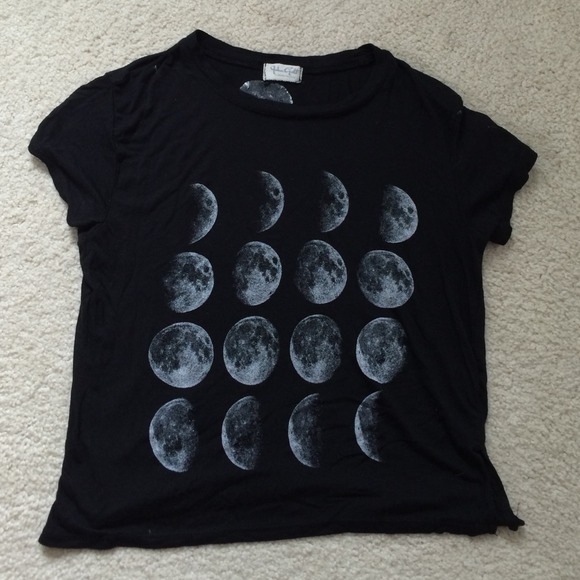 Brandy melville moon crop tee