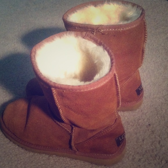 Med Chestnut Brown classic Ugg boots