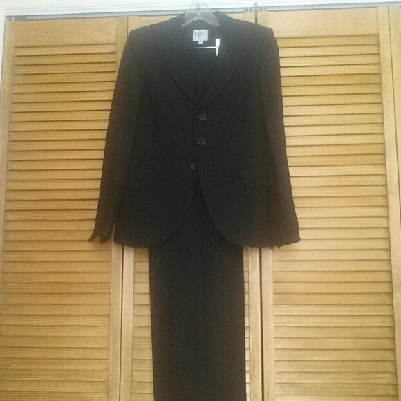Armani suit. No PayPal. No trade.