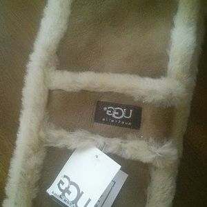 UGG pull through scarf.