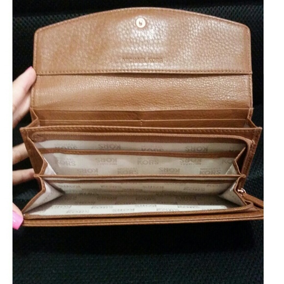 Michael kors slim flap wallet🚫SOLD🚫 - Picture 4 of 4