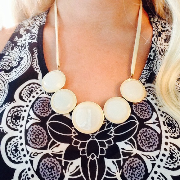 Statement necklace - Picture 2 of 3