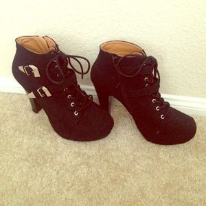 Ankle boots w/ heel