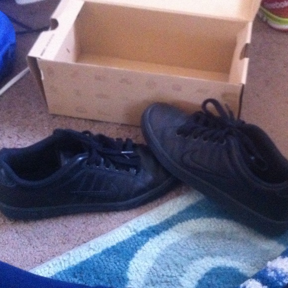 NIKES 👟✔️ - Picture 2 of 2