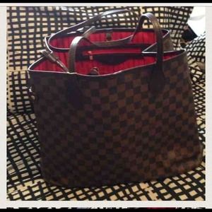 Large nevefull with thick straps