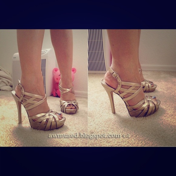 Gold pumps by Aldo👡