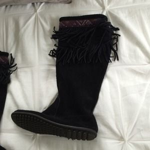 Minnetonka Black two tiered fringe boots