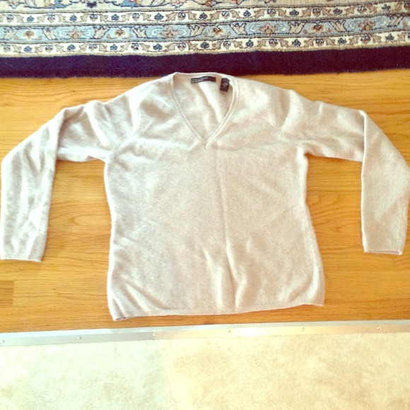 Cashmere V neck sweater