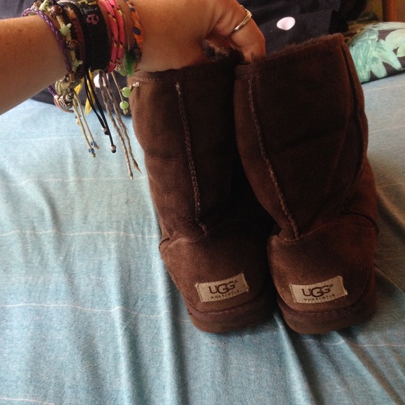 Short Brown Authentic Uggs Size 8 - Picture 1 of 4