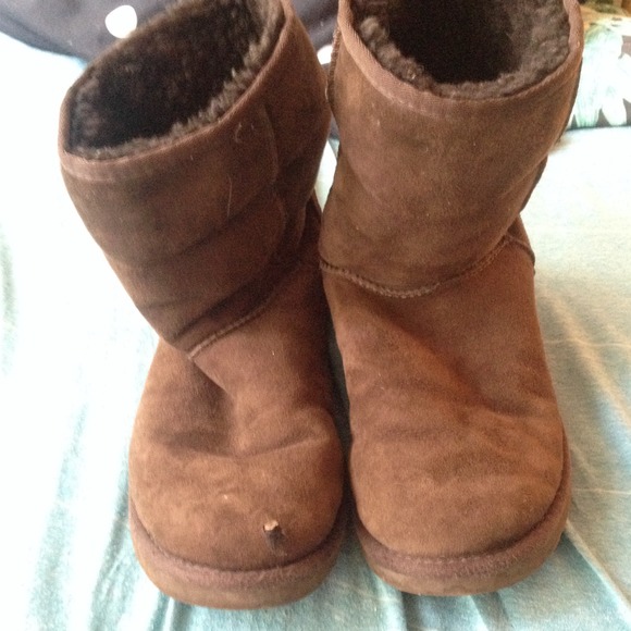 Short Brown Authentic Uggs Size 8 - Picture 2 of 4