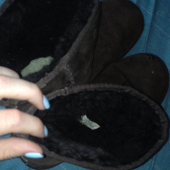 Short Brown Authentic Uggs Size 8 - Picture 3 of 4