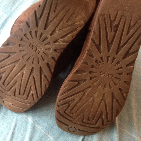 Short Brown Authentic Uggs Size 8 - Picture 4 of 4