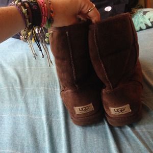 Short Brown Authentic Uggs Size 8