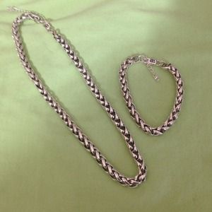 Necklace and bracelet set