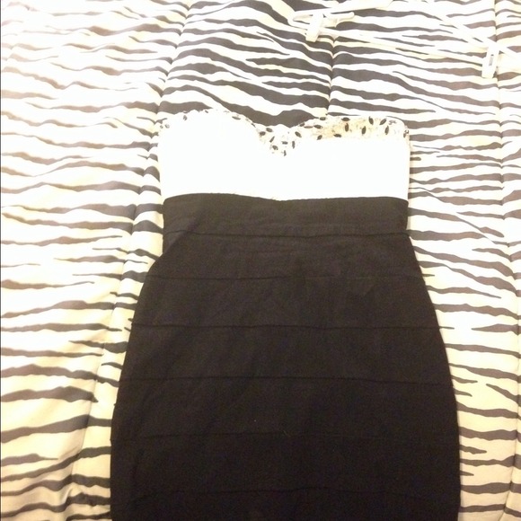 Beaded white and black dress - Picture 3 of 4