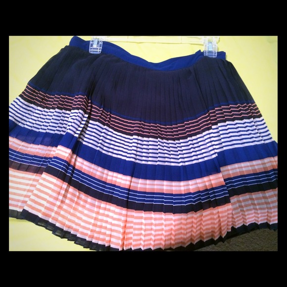 Pleated American Eagle mini skirt sz16