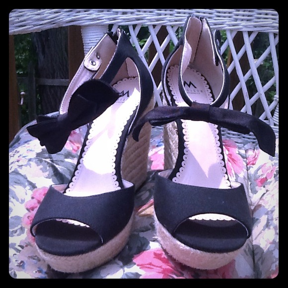 Black bow wedges from ShoeDazzle