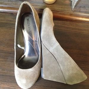 Grey dress shoes