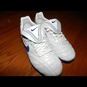 Soccer cleats