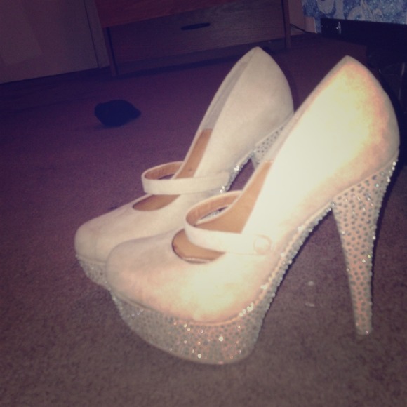 Beige Heels 👠