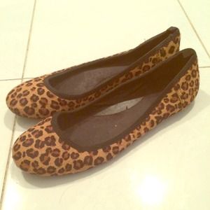 Pony hair cheetah flats