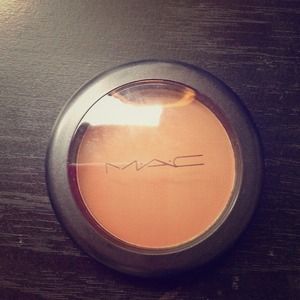 MAC Blush in Blunt