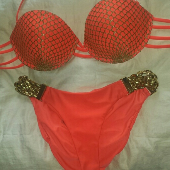 Beach Bunny swimwear