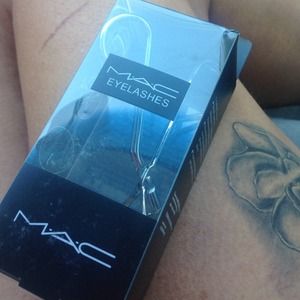 Mac eyelash curling tool