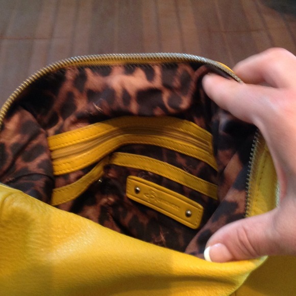 B Makowsky hobo-style leather shoulder bag - Picture 2 of 4