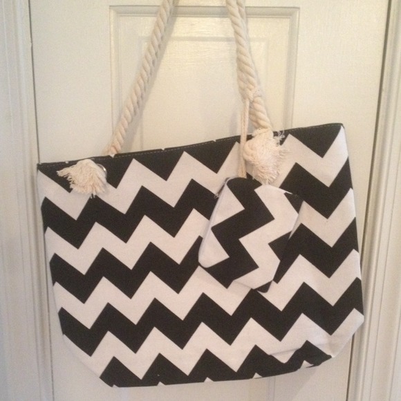Accessories - 🚫SOLD🚫 Chevron tote