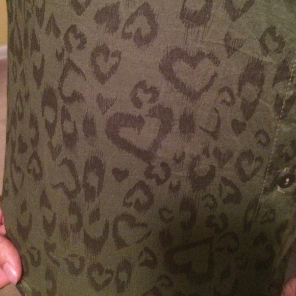 Green printed button up collared shirt👍 - Picture 2 of 2