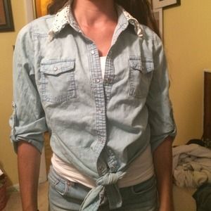 Denim tie shirt with a cute crotchet collar