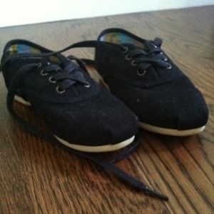 BRAND NEW Never Worn TOMS 'Cordones'