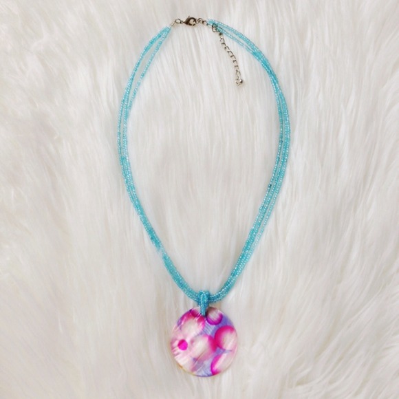 Floral print round seashell pendant bead necklace