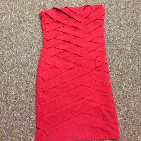 Perfect red body con dress!