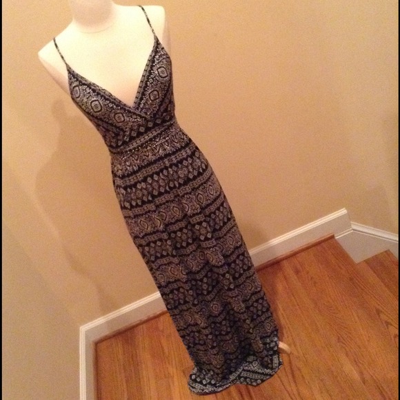 SOLD IN BUNDLEBlack/White Knit Aztec Print Maxi
