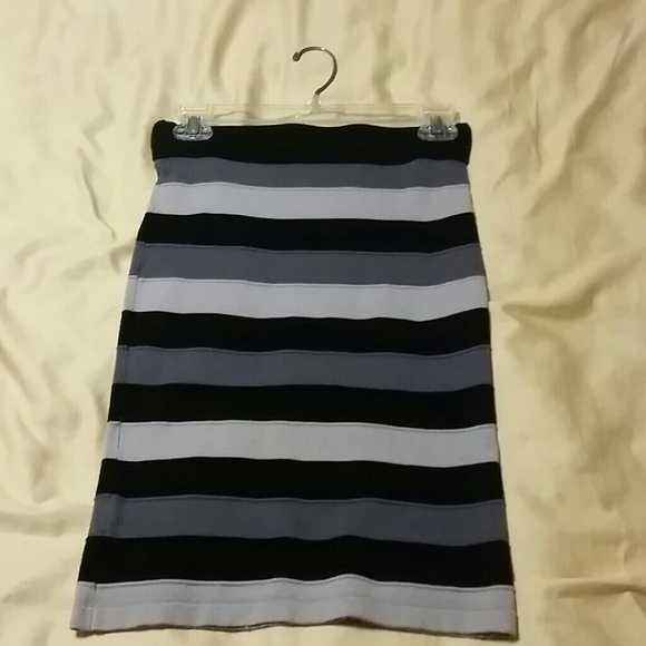 Form fitting skirt