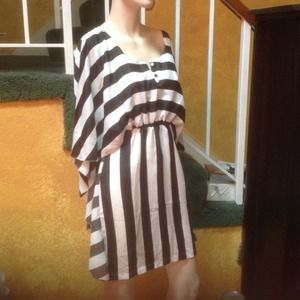 Batwing striped above the dress